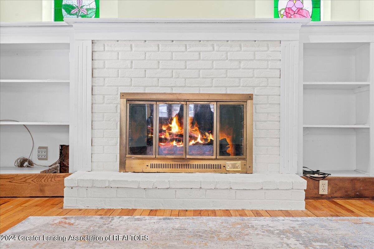 2232 Strathmore Road Lansing, MI 48910 - Photo 4 of 32 16-Media Jett - 16