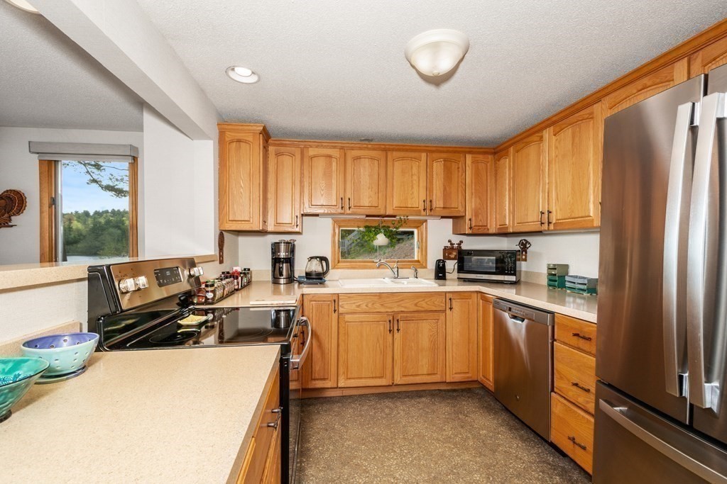 27 Horseshoe Circle Ware, MA 01082 - Photo 13 of 28