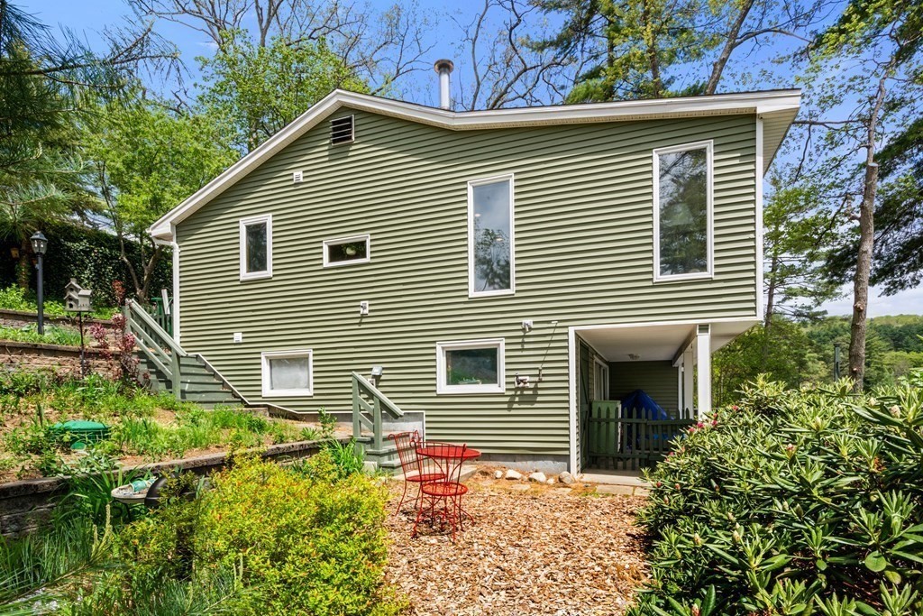 27 Horseshoe Circle Ware, MA 01082 - Photo 3 of 28