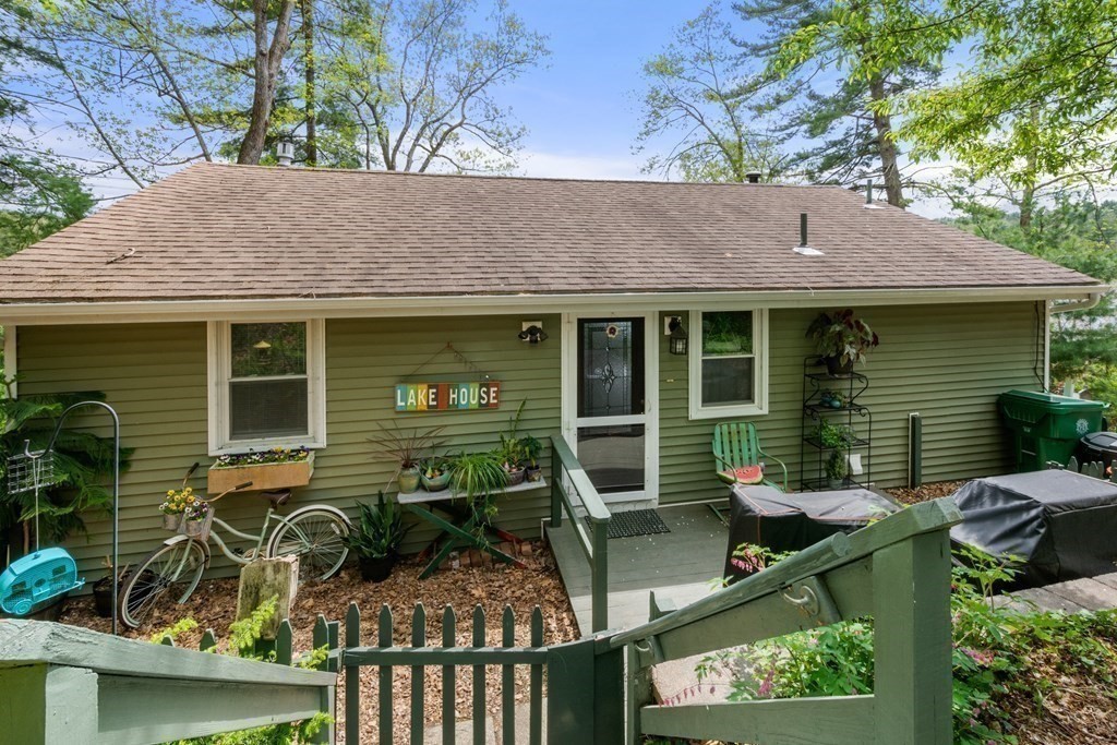 27 Horseshoe Circle Ware, MA 01082 - Photo 4 of 28