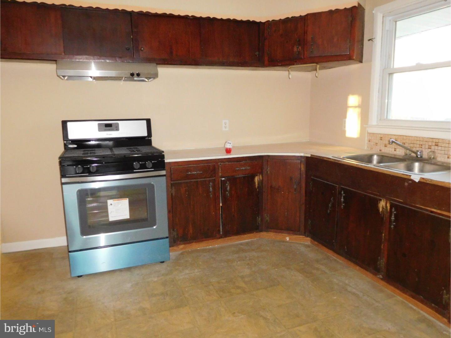 17 Endicott Road Hamilton Square, NJ 08690 - Photo 3 of 13