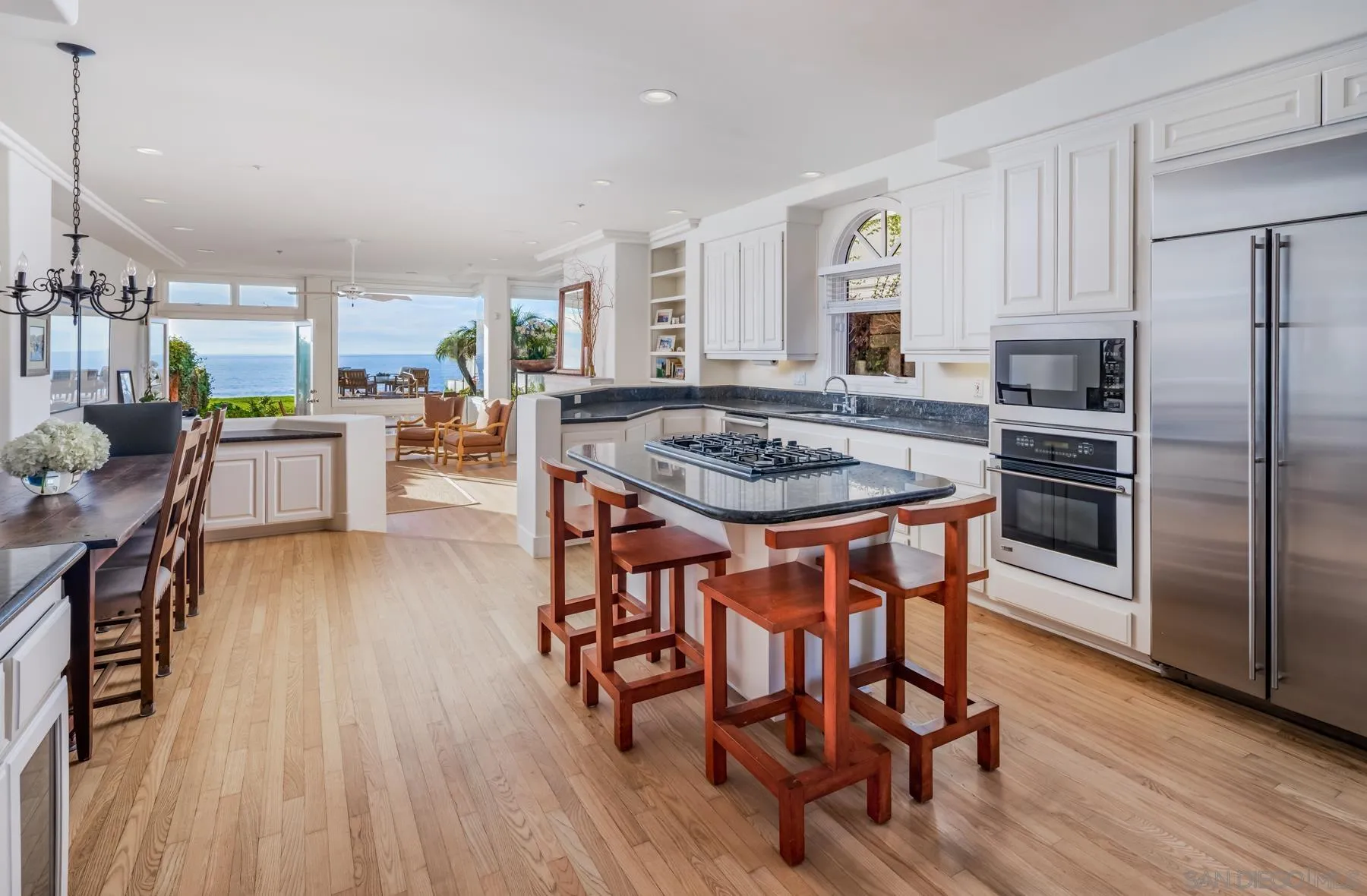538 4th Street Encinitas, CA 92024 - Photo 8 of 35
