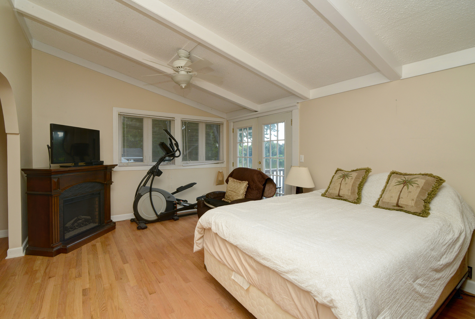 1627 Riverside Avenue St. Charles, IL 60174 - Photo 15 of 48 Gallery Image 15