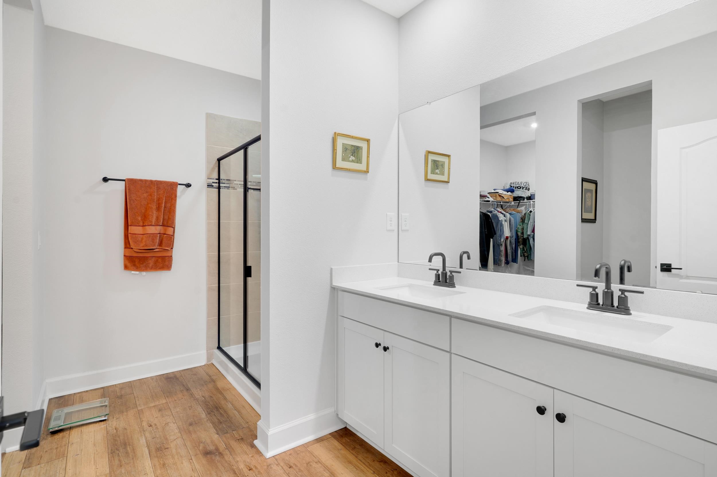 1014 Morgans Treasure Road St. Augustine, FL 32084 - Photo 13 of 31 a bathroom with a sink and a mirror