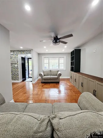 $3,650 | 2082 Pitman Avenue | Wakefield