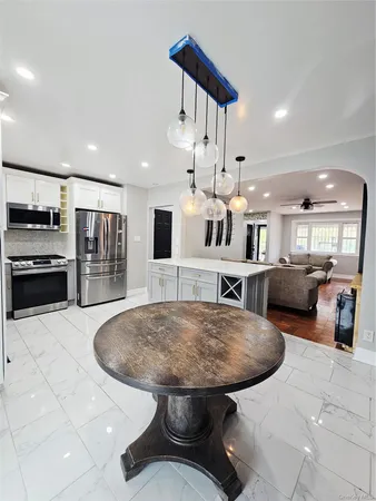 $3,650 | 2082 Pitman Avenue | Wakefield