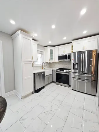 $3,650 | 2082 Pitman Avenue | Wakefield