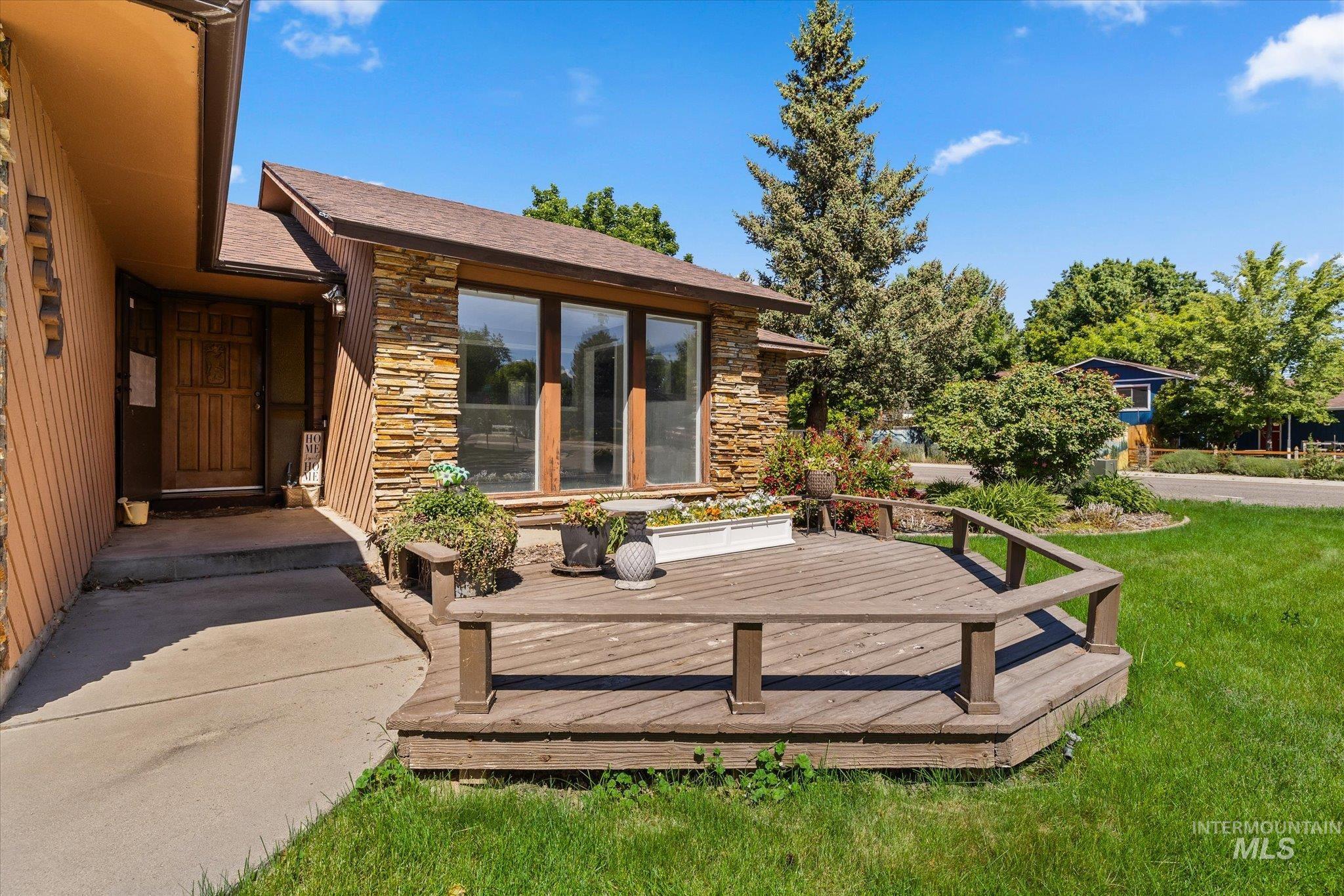 3829 South Constitution Way Boise, ID 83706 - Photo 3 of 34
