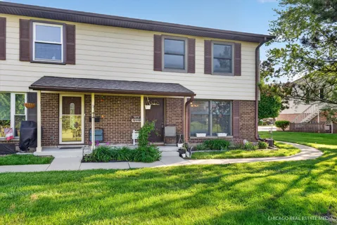 $260,000 | 811 Pahl Road, Elk Grove Village, IL 60007