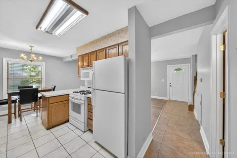 $260,000 | 811 Pahl Road, Elk Grove Village, IL 60007