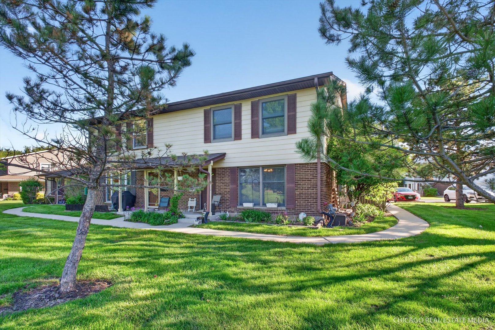 811 Pahl Road Elk Grove Village, IL 60007 - Photo 2 of 19