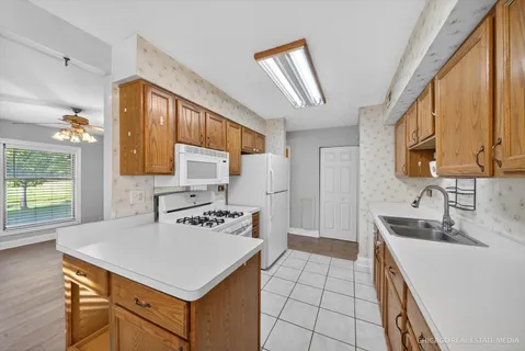 $260,000 | 811 Pahl Road, Elk Grove Village, IL 60007