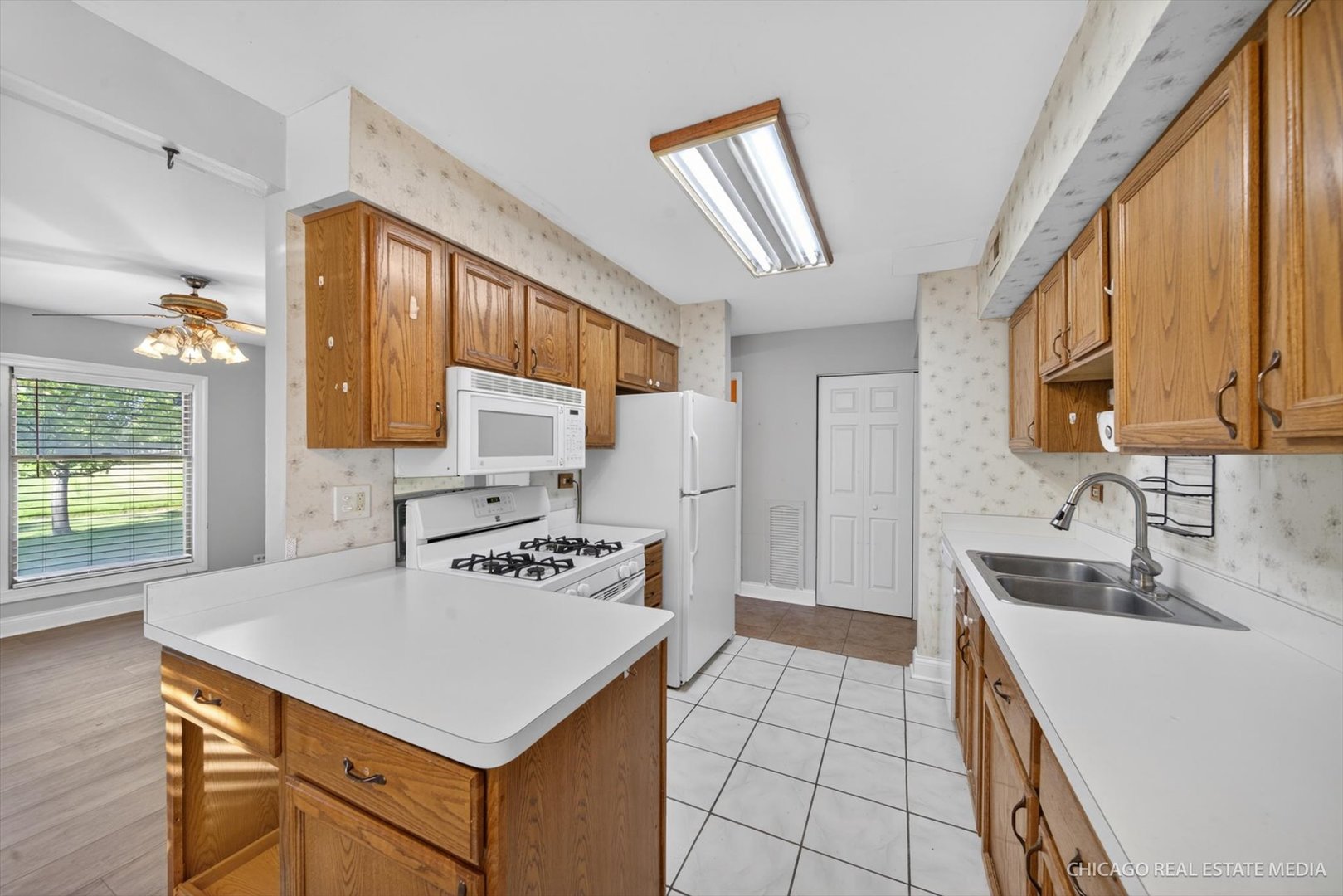 811 Pahl Road Elk Grove Village, IL 60007 - Photo 9 of 19