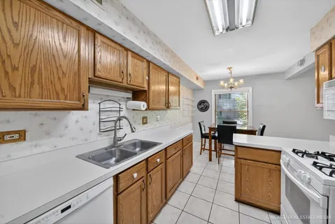 $260,000 | 811 Pahl Road, Elk Grove Village, IL 60007