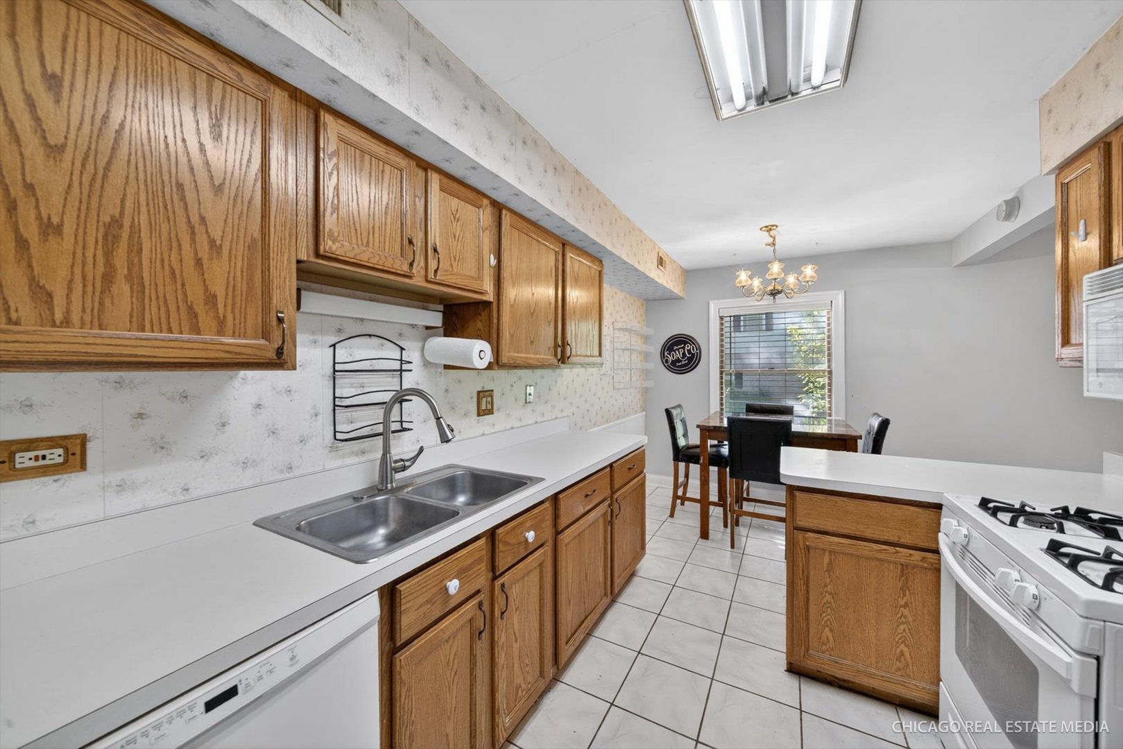 811 Pahl Road Elk Grove Village, IL 60007 - Photo 10 of 19
