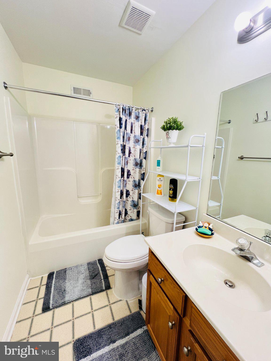 952 Valleybrook Road Garnet Valley, PA 19060 - Photo 22 of 31 Bright and inviting bathroom retreat.