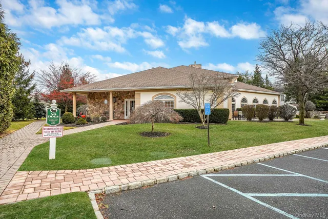 $689,000 | 109 Constantine Way, Mount Sinai, NY 11766