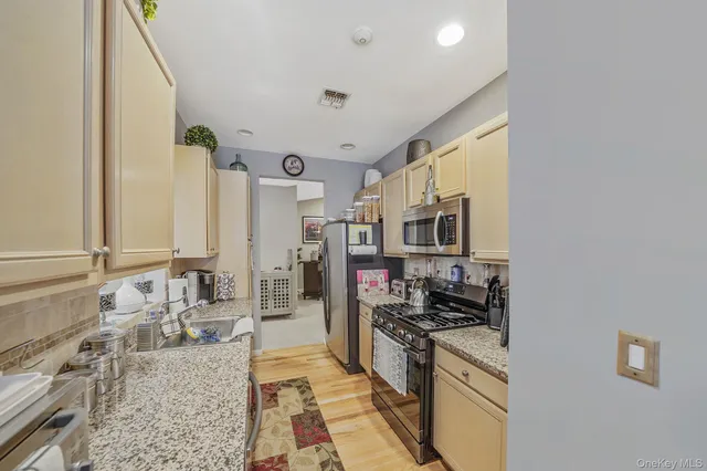 $689,000 | 109 Constantine Way, Mount Sinai, NY 11766