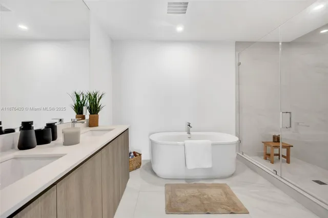 $10,500 | 17550 Collins Avenue, Unit 801, Sunny Isles Beach, FL 33160