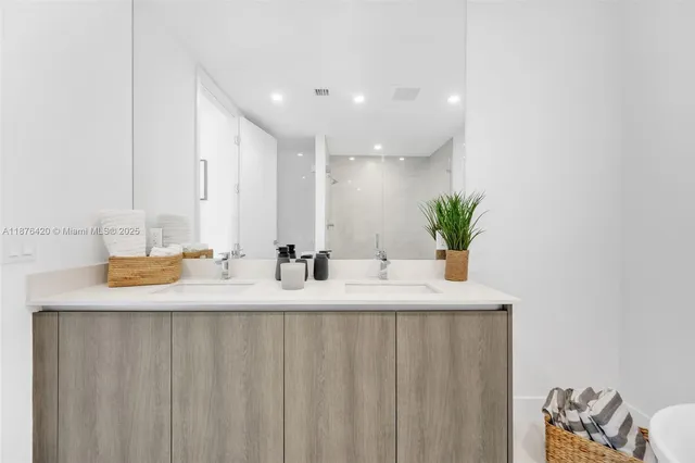 $10,500 | 17550 Collins Avenue, Unit 801, Sunny Isles Beach, FL 33160