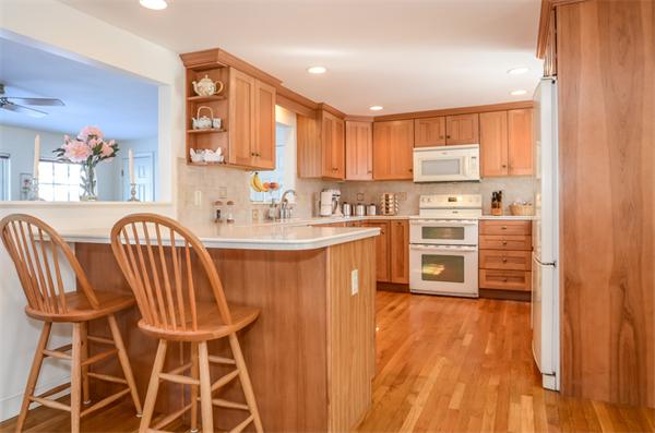 46 Colonial Road Hingham, MA 02043 - Photo 8 of 28 Gallery Image 8