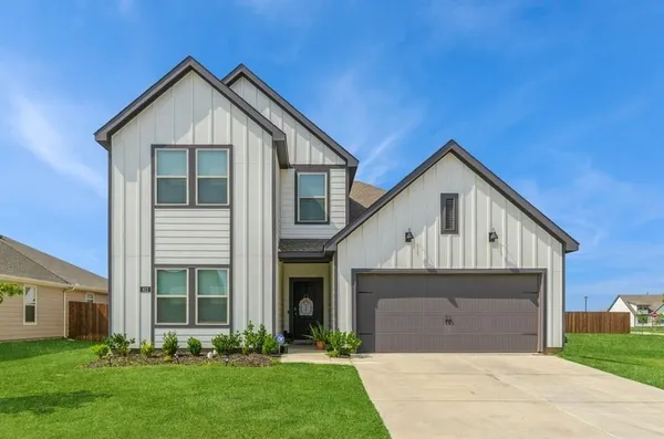 $349,999 | 822 Amelia Court, Pilot Point, TX 76258