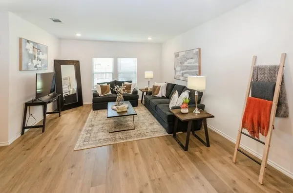 $349,999 | 822 Amelia Court, Pilot Point, TX 76258