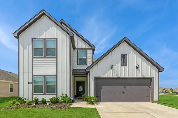 $349,999 | 822 Amelia Court, Pilot Point, TX 76258