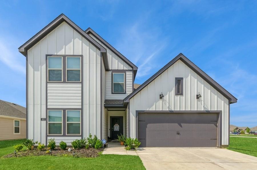 822 Amelia Court Pilot Point, TX 76258 - Photo 2 of 40