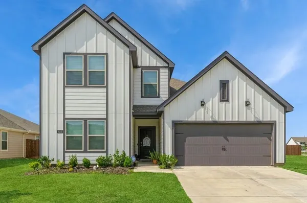 $349,999 | 822 Amelia Court, Pilot Point, TX 76258