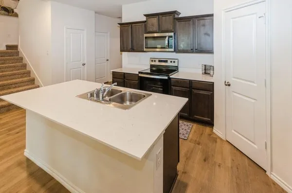 $349,999 | 822 Amelia Court, Pilot Point, TX 76258