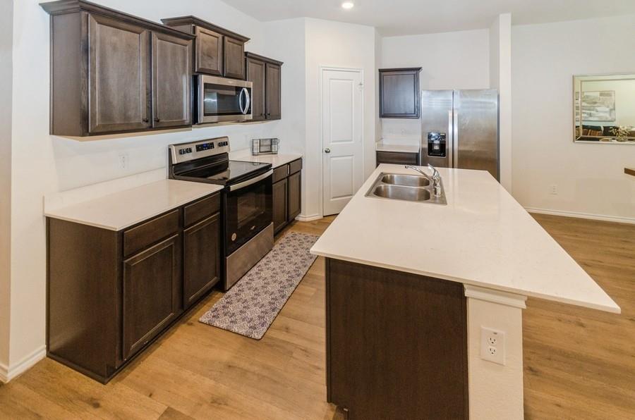 822 Amelia Court Pilot Point, TX 76258 - Photo 6 of 40