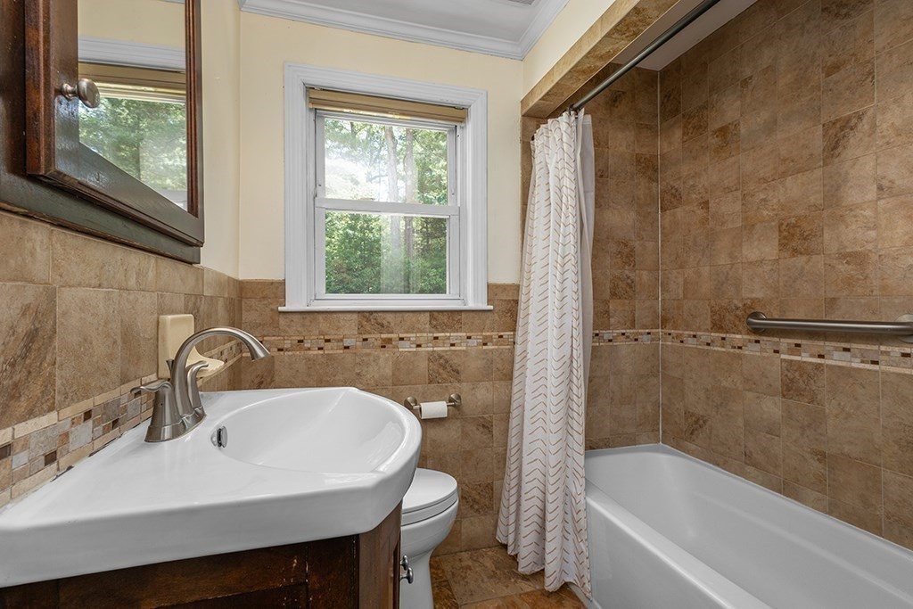 4 Cross Street Foxboro, MA 02035 - Photo 16 of 31