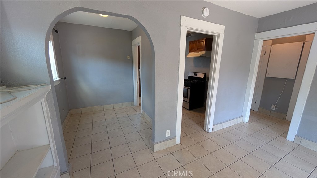 3445 4th Street Riverside, CA 92501 - Photo 5 of 20 an empty room with mirror and a bathroom