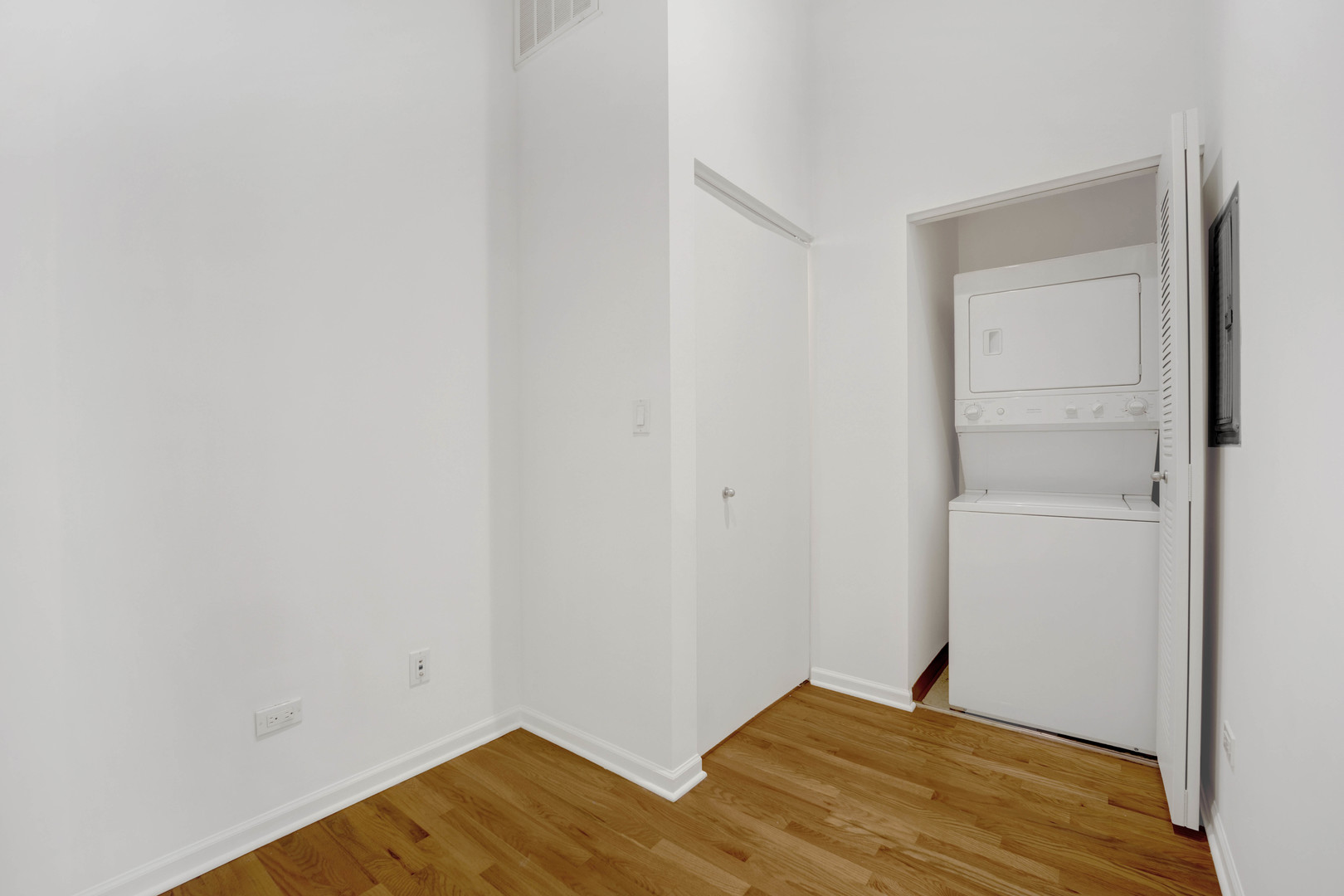 1070 West 15th Street, Unit 112 Chicago, IL 60608 - Photo 15 of 29 a view of empty room with wooden floor