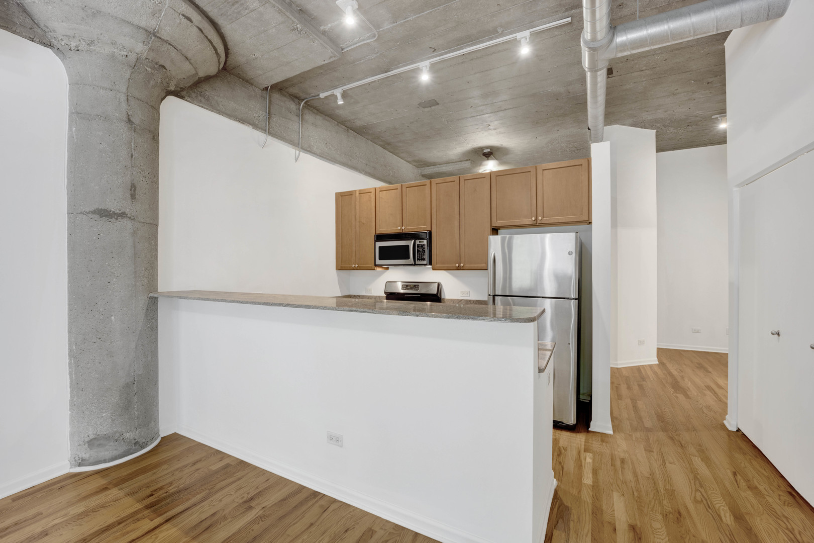 1070 West 15th Street, Unit 112 Chicago, IL 60608 - Photo 8 of 29 a kitchen with stainless steel appliances a refrigerator and a stove top oven