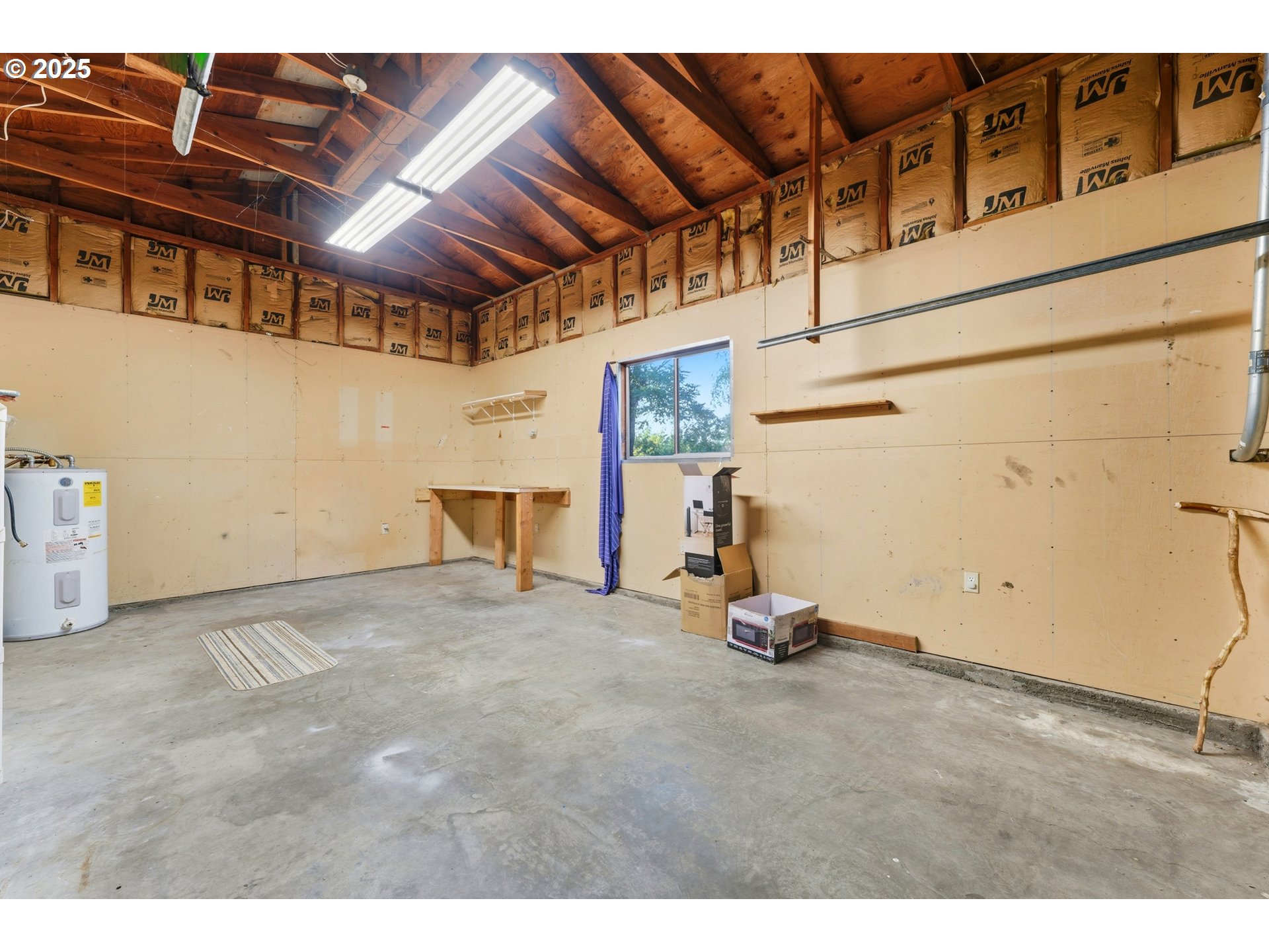 327 Powell Road Milton Freewater, OR 97862 - Photo 24 of 48 a room with gym equipment