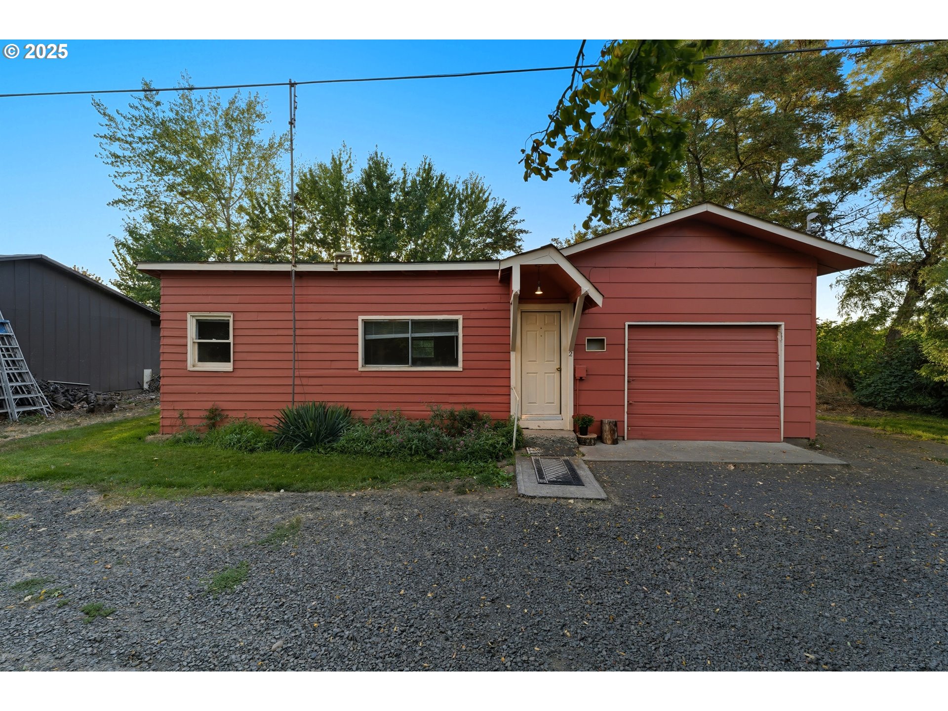 327 Powell Road Milton Freewater, OR 97862 - Photo 25 of 48 a front view of a house with garden