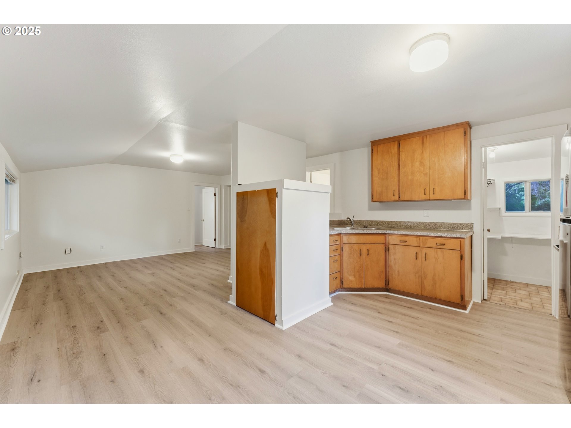 327 Powell Road Milton Freewater, OR 97862 - Photo 30 of 48 a view of kitchen with wooden floor