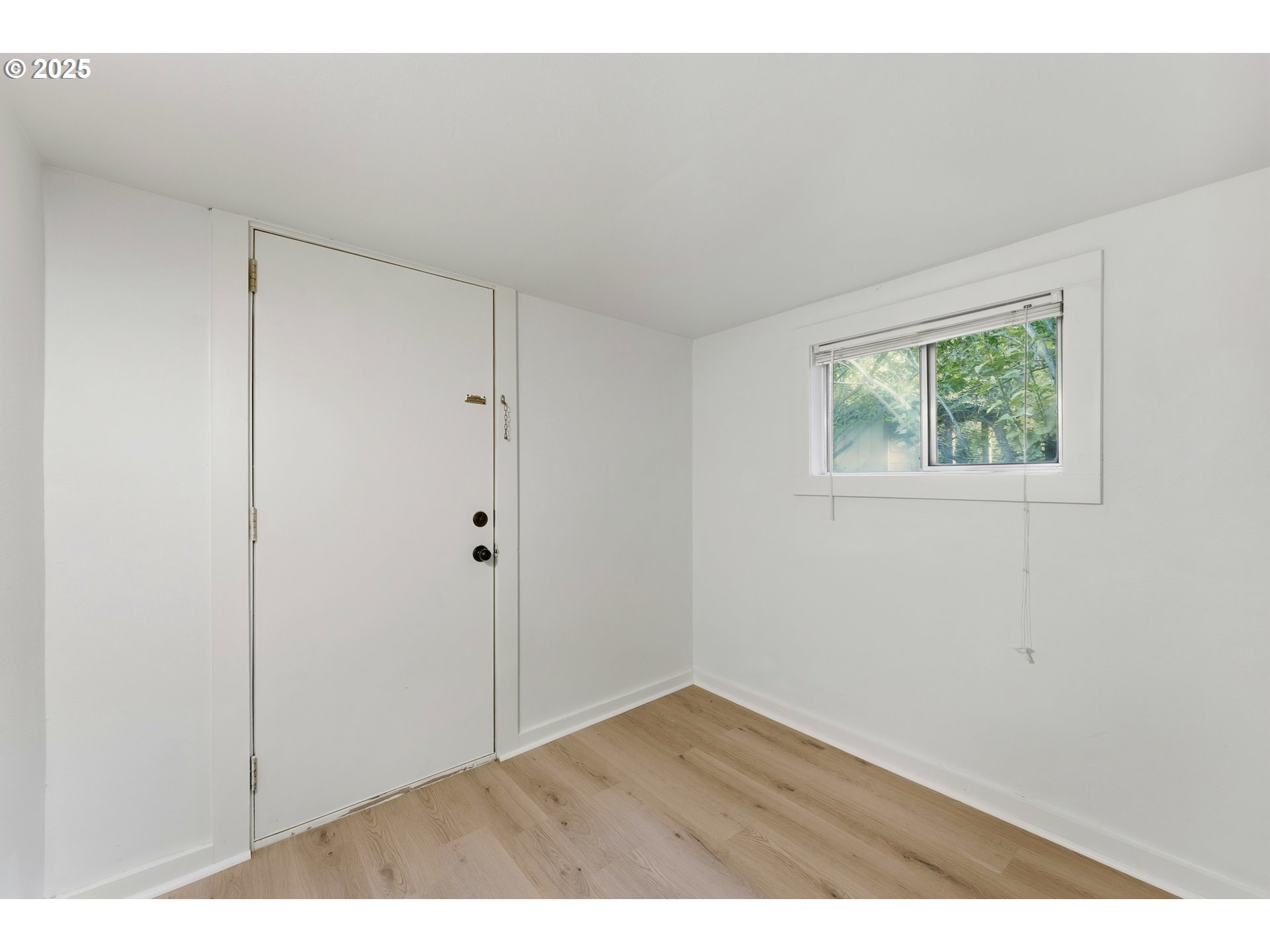 327 Powell Road Milton Freewater, OR 97862 - Photo 37 of 48 a view of an empty room with closet and a window