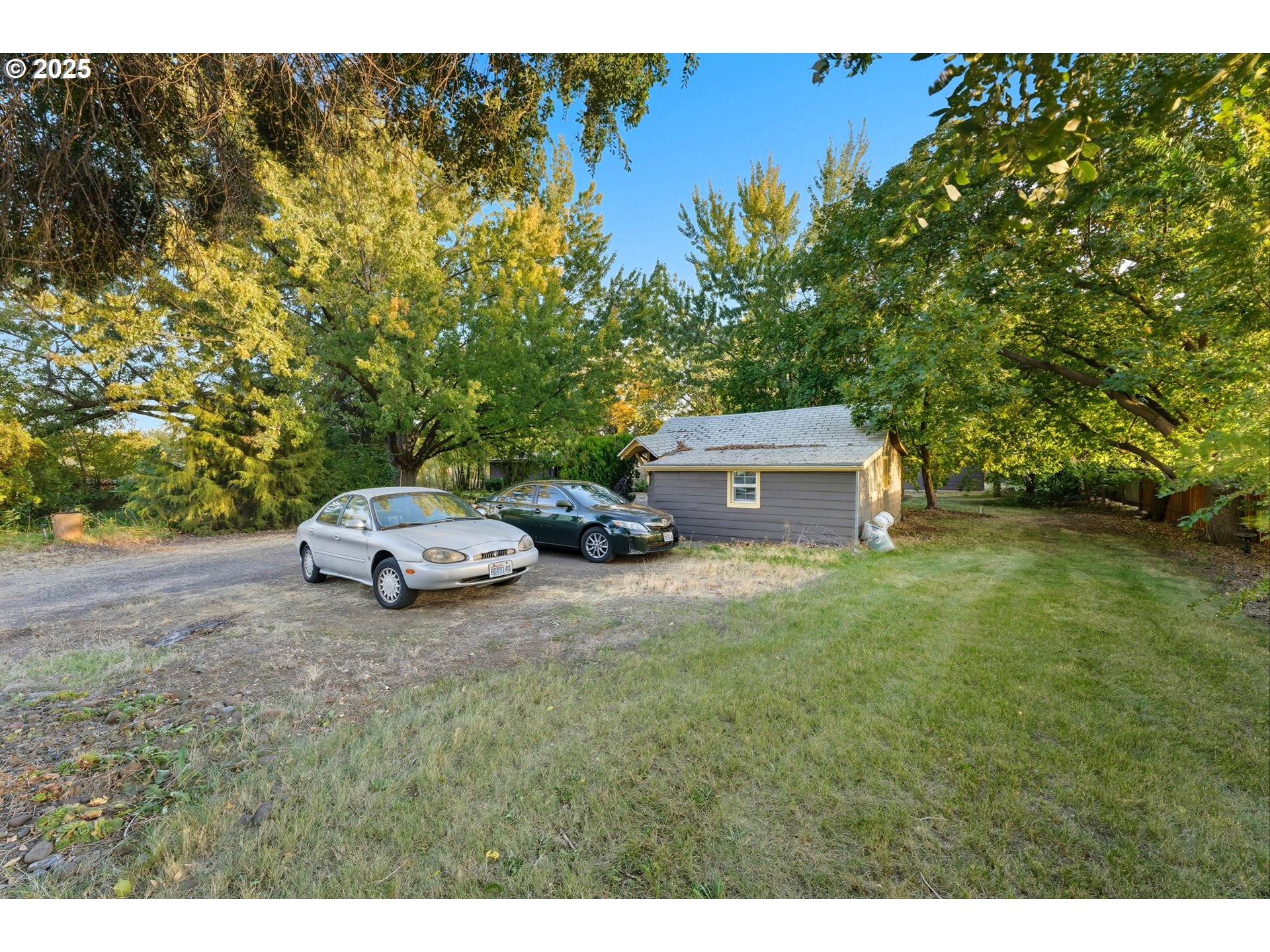 327 Powell Road Milton Freewater, OR 97862 - Photo 46 of 48 a view of a two chairs in a yard