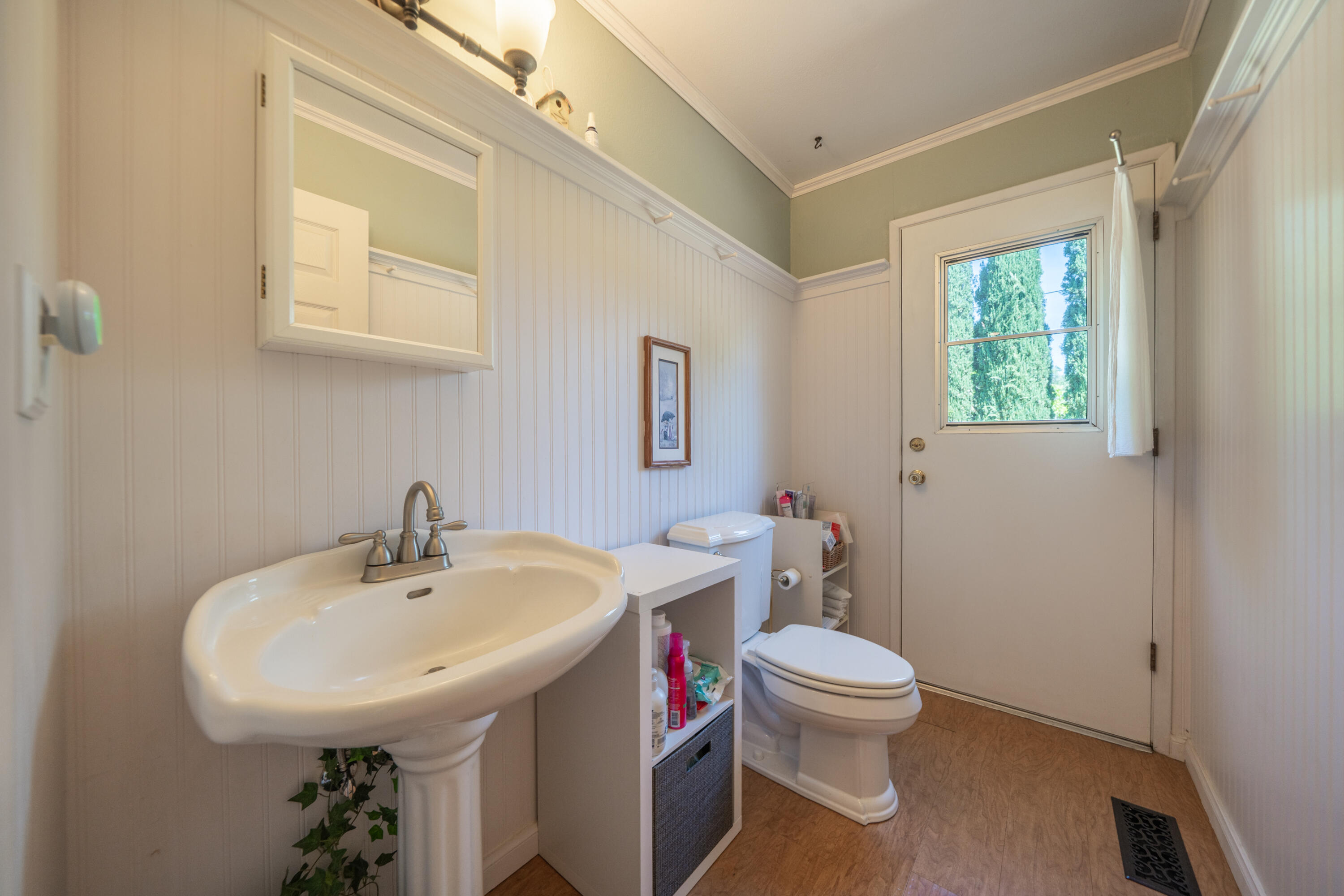 596 Estate Street Redding, CA 96002 - Photo 11 of 29 596 Estate St-27