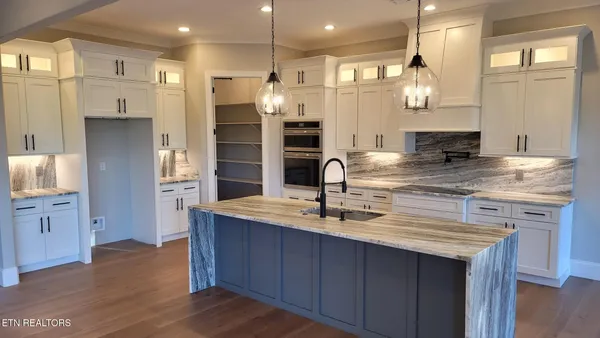 $999,900 | 5208 Aspen Avenue, Morristown, TN 37813