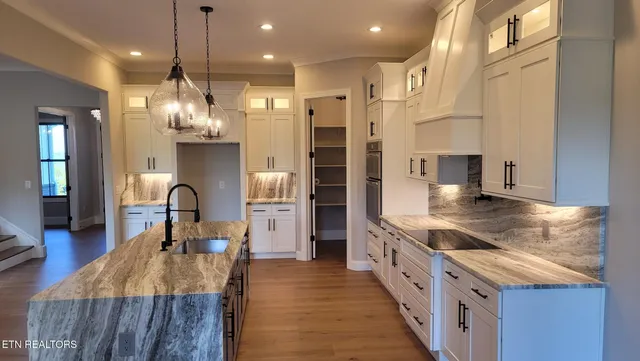 $999,900 | 5208 Aspen Avenue, Morristown, TN 37813