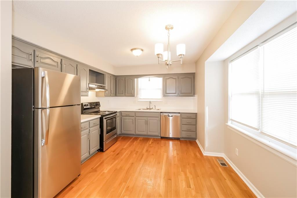 408 North Washington Street Raymore, MO 64083 - Photo 4 of 15