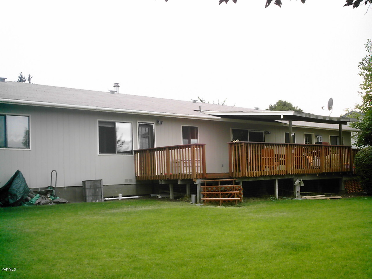 41 Roza Road Grandview, WA 98930 - Photo 6 of 7 a view of a house with a backyard and deck