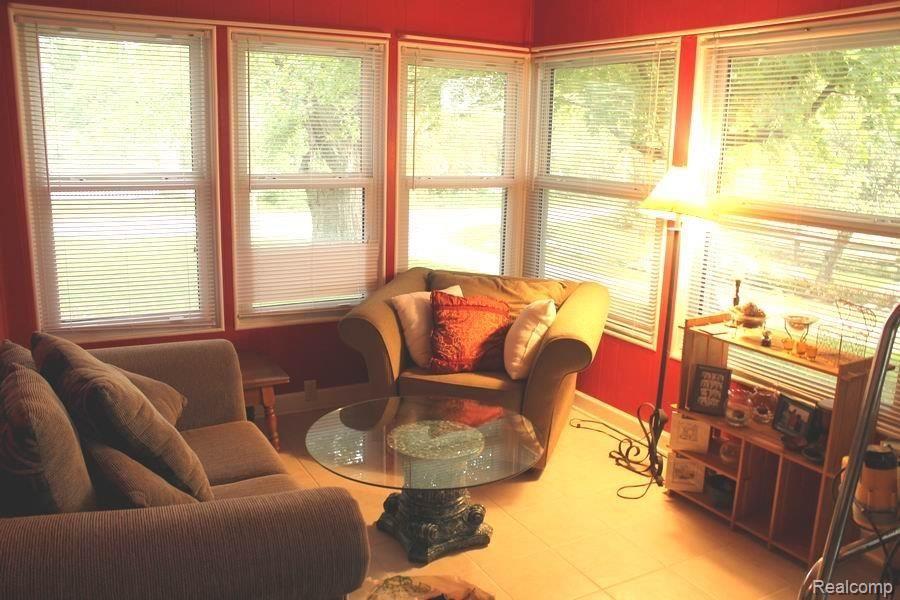 2860 Noble Road Oxford, MI 48370 - Photo 13 of 13 sunroom.JPG