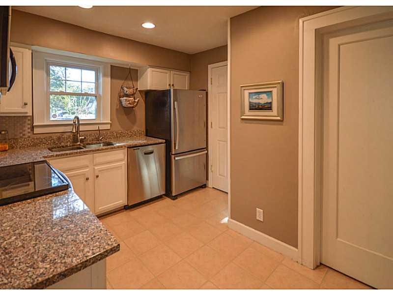 986 North Audubon Road Indianapolis, IN 46219 - Photo 9 of 24 Gallery Image 9