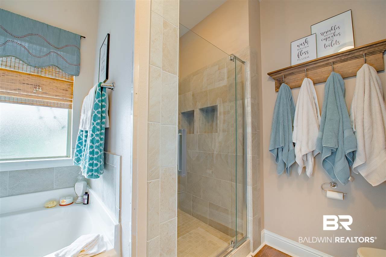 25152 Fairfax Road Daphne, AL 36526 - Photo 19 of 36 Seperate Tiled Shower