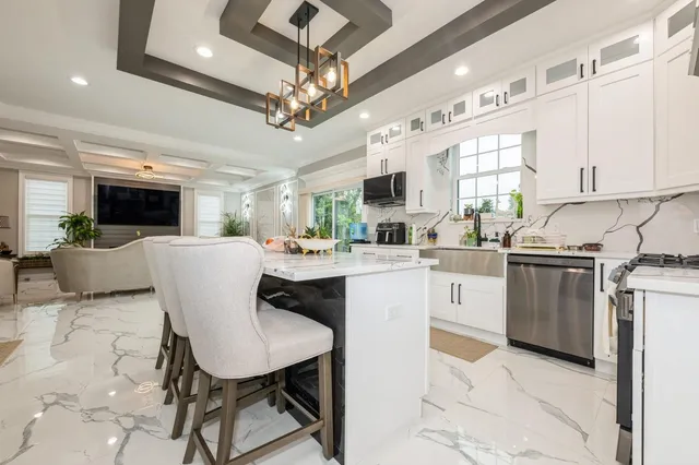 a view of a house with backyard